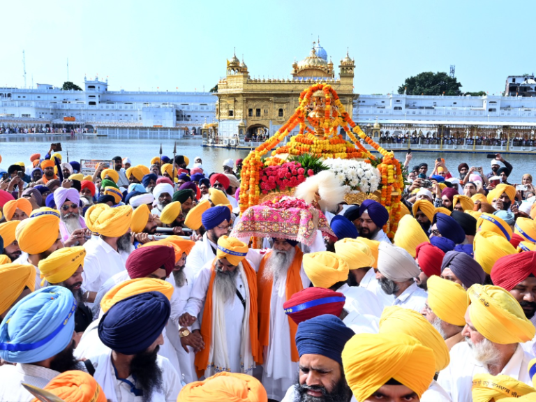 ਸ੍ਰੀ ਗੁਰੂ ਰਾਮਦਾਸ ਜੀ ਦੇ ਪ੍ਰਕਾਸ਼ ਪੁਰਬ ਮੌਕੇ ਸ੍ਰੀ ਅਕਾਲ ਤਖ਼ਤ ਸਾਹਿਬ ਤੋਂ ਸਜਾਇਆ ਗਿਆ ਨਗਰ ਕੀਰਤਨ